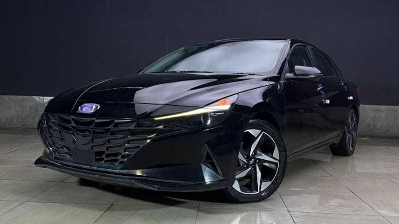 2023 Hyundai Elantra thumbnail 3