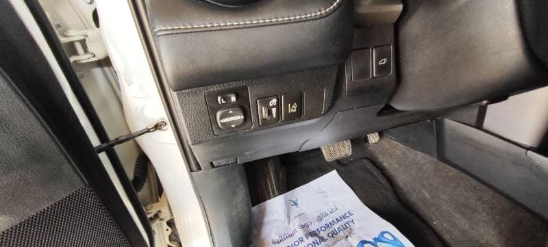 2017 Toyota RAV4 thumbnail 6