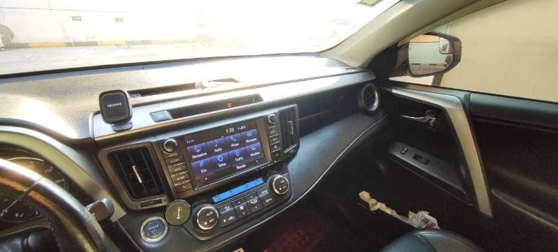 2017 Toyota RAV4 thumbnail 8