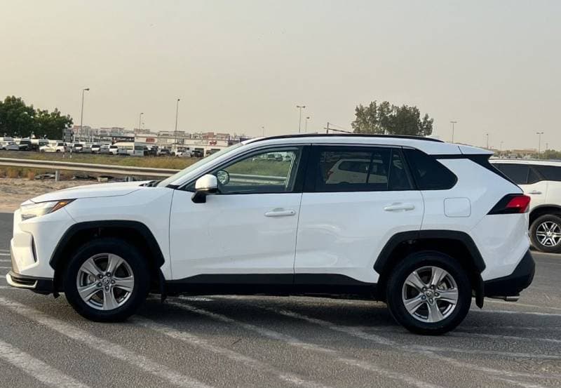 2025 Toyota RAV4 thumbnail 8