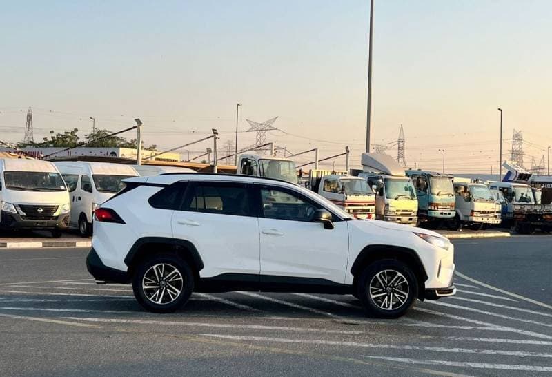 2021 Toyota RAV4 thumbnail 5