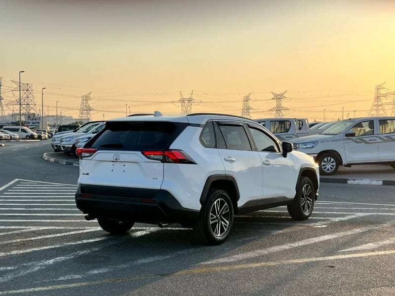 2021 Toyota RAV4 thumbnail 8
