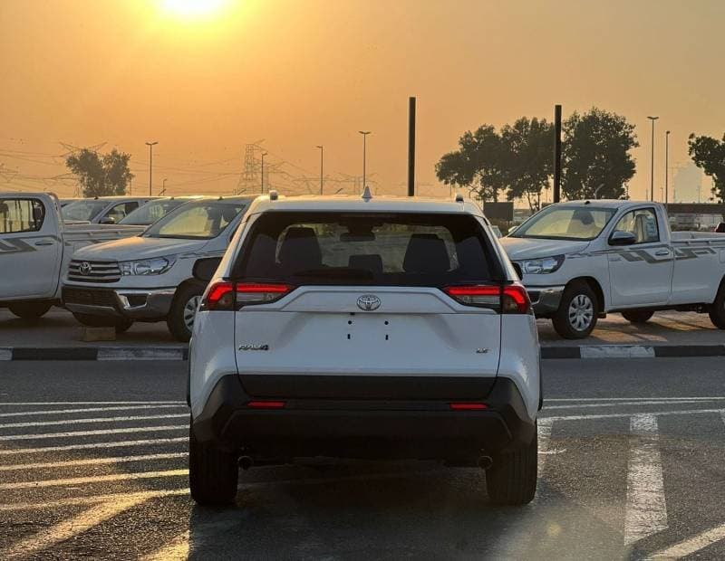 2021 Toyota RAV4 thumbnail 6