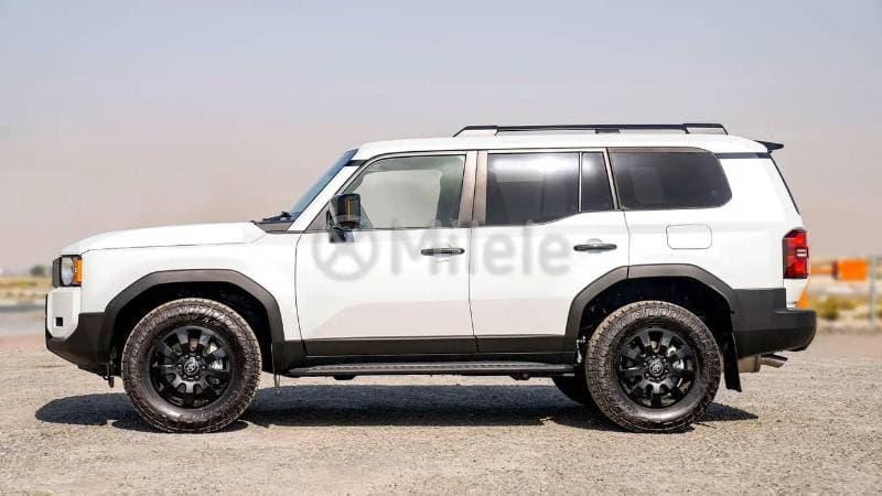2024 Toyota Prado thumbnail 4