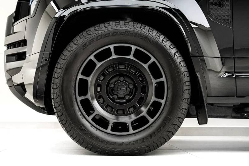 2026 Land Rover Defender thumbnail 6