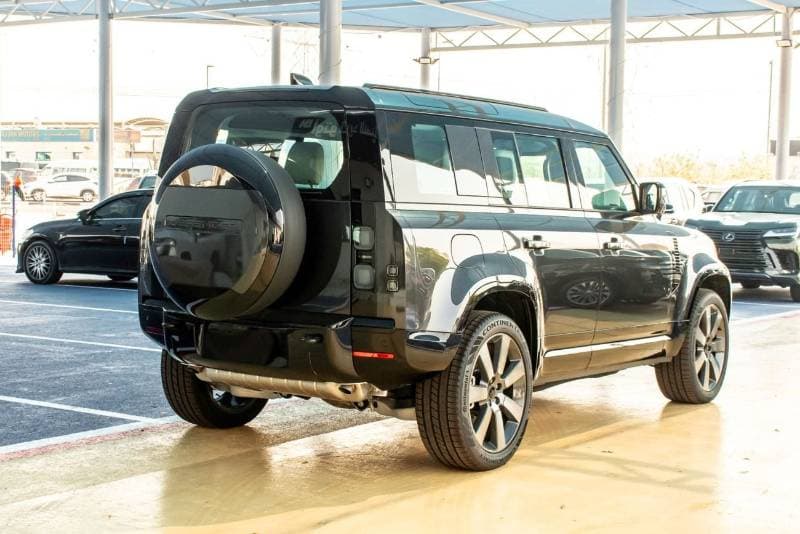 2026 Land Rover Defender thumbnail 8