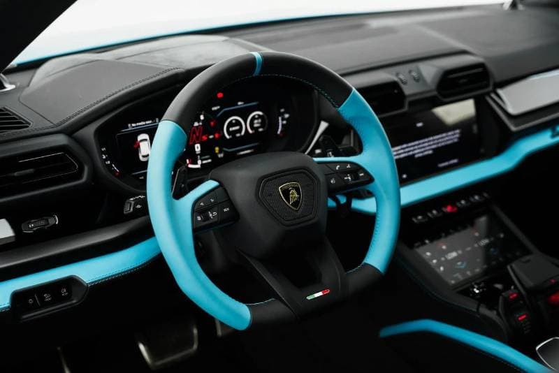 2026 Lamborghini Urus SE thumbnail 6