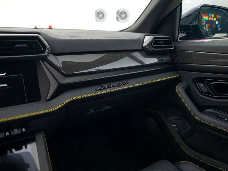 2025 Lamborghini Urus SE thumbnail 7
