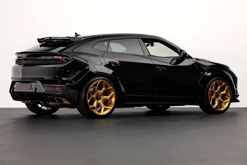 2025 Lamborghini Urus SE thumbnail 3