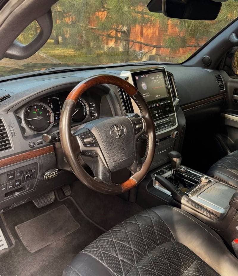 2018 Toyota Land Cruiser VXR thumbnail 8