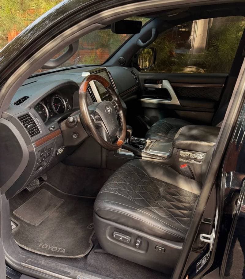 2018 Toyota Land Cruiser VXR thumbnail 6