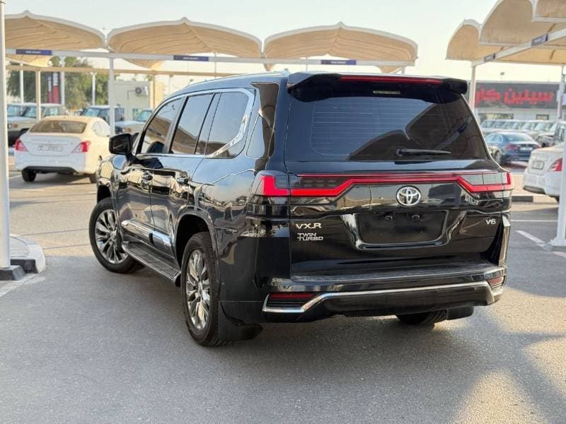 2018 Toyota Land Cruiser VXR thumbnail 4