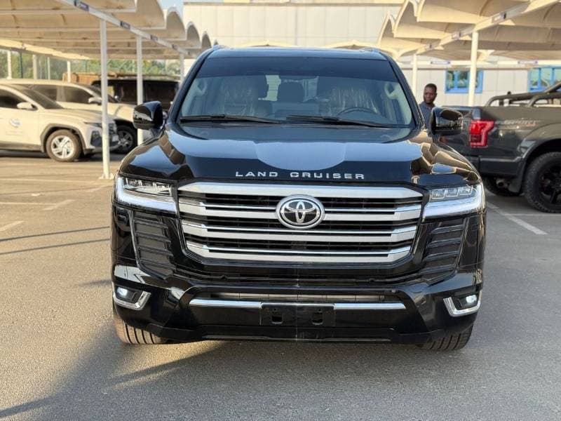2018 Toyota Land Cruiser VXR thumbnail 3