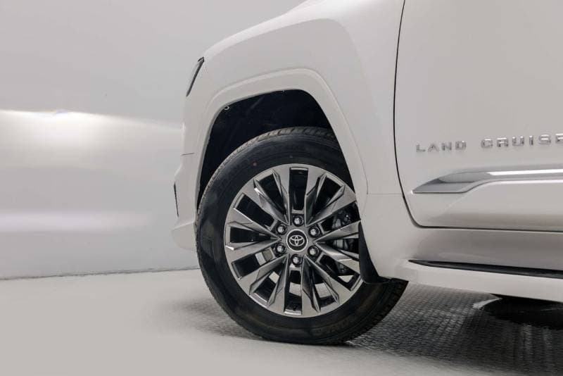 2026 Toyota Land Cruiser VXR thumbnail 8
