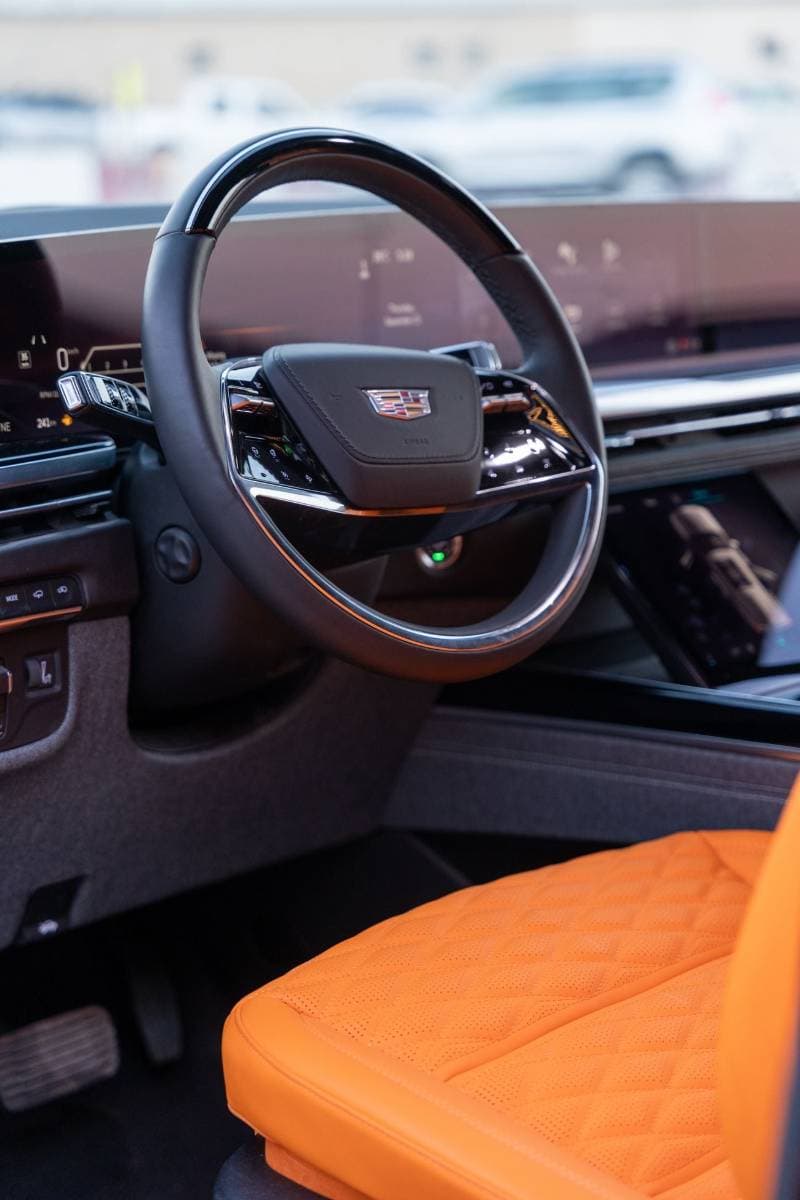2026 Cadillac Escalade LUXURY thumbnail 6