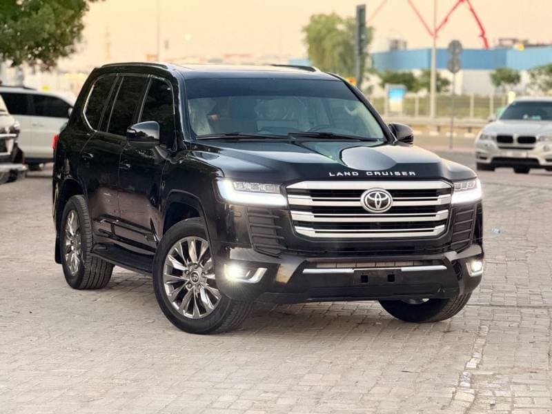 2017 Toyota Land Cruiser GXR thumbnail 2