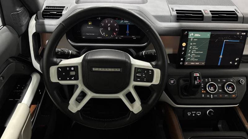 2024 Land Rover Defender thumbnail 8