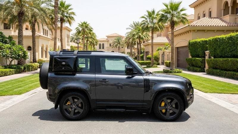2024 Land Rover Defender thumbnail 3