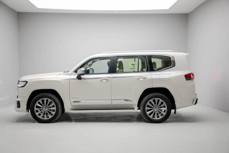 2026 Toyota Land Cruiser VXR thumbnail 4