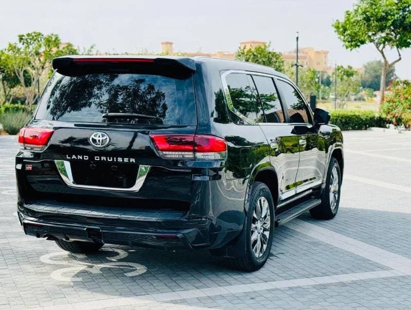 2019 Toyota Land Cruiser GXR thumbnail 3