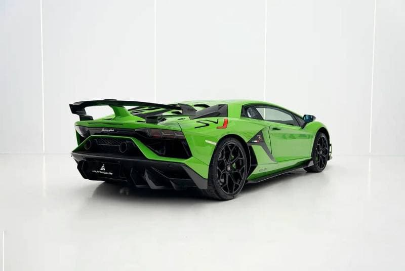 2020 Lamborghini Aventador SVJ thumbnail 4