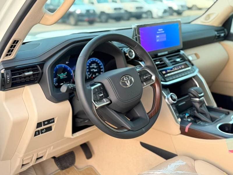 2026 Toyota Land Cruiser VXR thumbnail 8