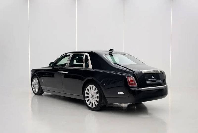 2019 Rolls Royce Phantom STANDARD thumbnail 3