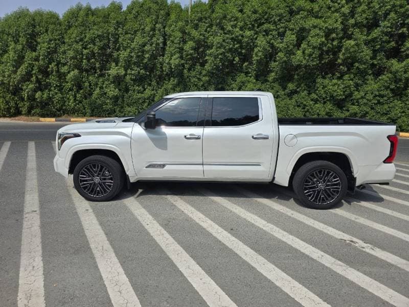 2023 Toyota Tundra thumbnail 3
