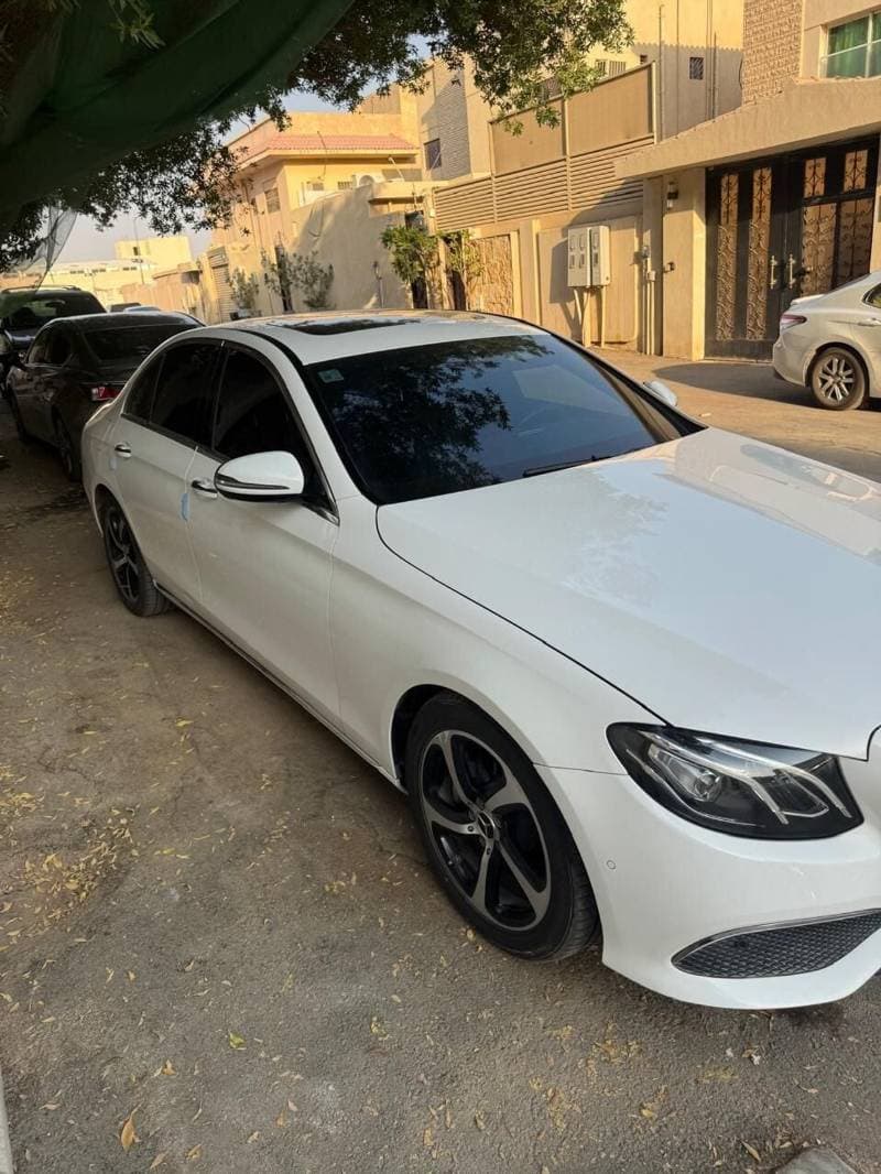 2020 Mercedes Benz E300 AMG thumbnail 2