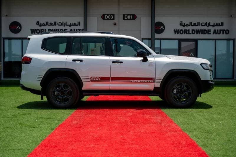 2025 Toyota Land Cruiser GR SPORT thumbnail 6