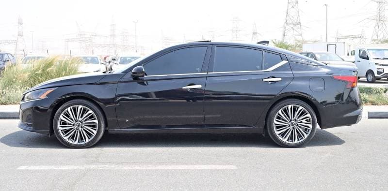 2025 Nissan Altima SV thumbnail 4