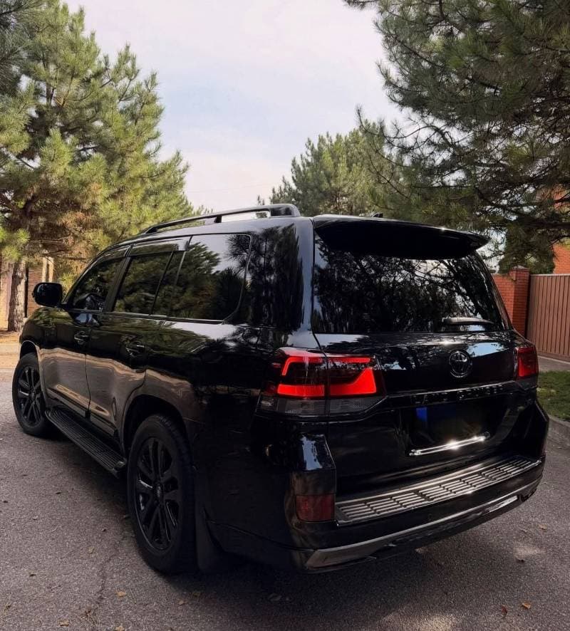 2018 Toyota Land Cruiser VXR thumbnail 4