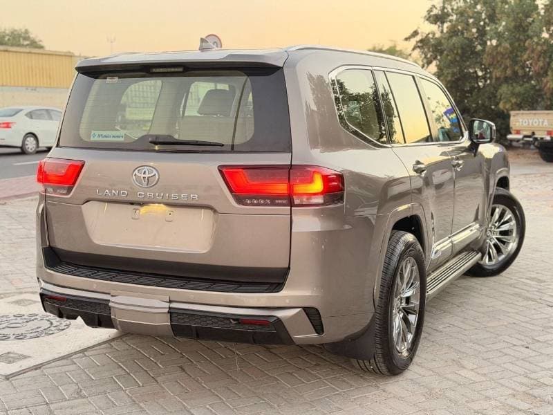 2023 Toyota Land Cruiser GXR thumbnail 4