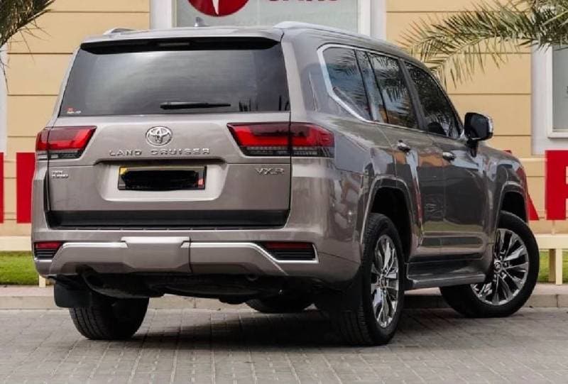 2022 Toyota Land Cruiser VXR thumbnail 3