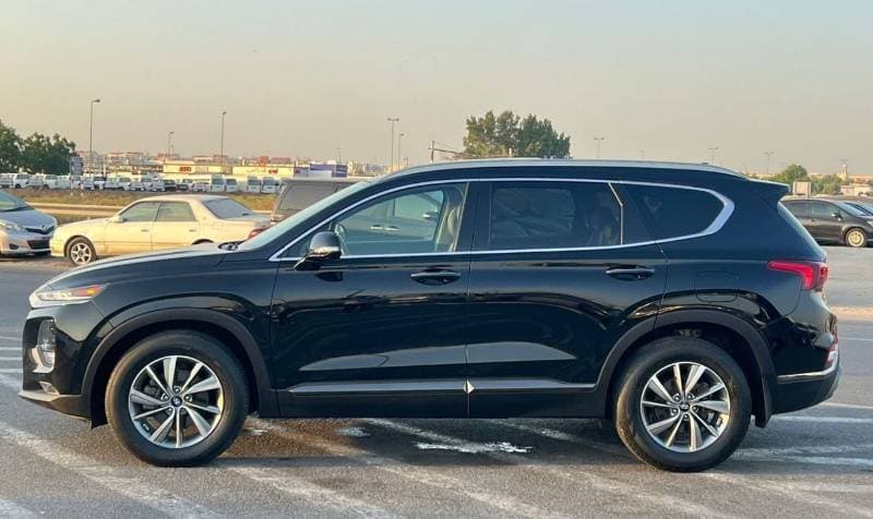 2019 Hyundai Santa Fe STANDARD thumbnail 4
