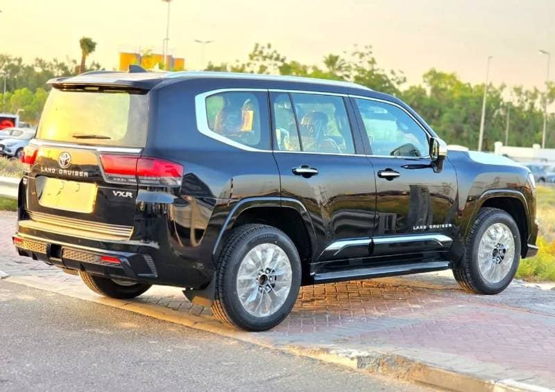 2025 Toyota Land Cruiser VXR thumbnail 5