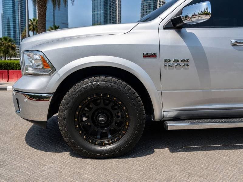 2017 RAM 1500 LARAMIE thumbnail 3