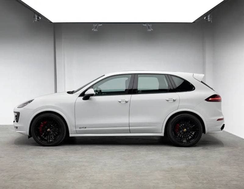 2016 Porsche Cayenne GTS thumbnail 2