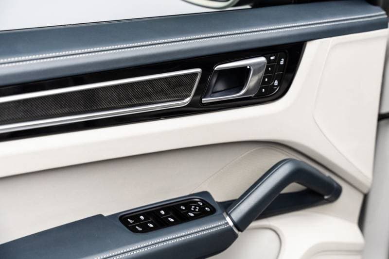 2023 Porsche Cayenne GTS thumbnail 8