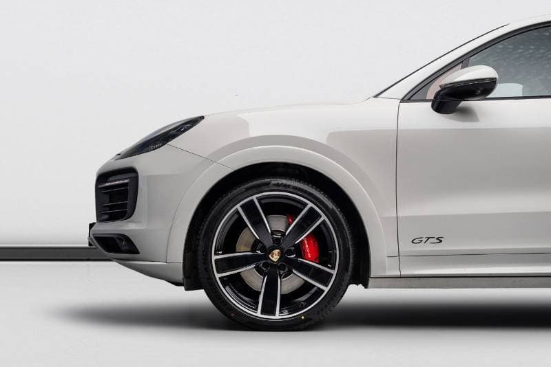 2023 Porsche Cayenne GTS thumbnail 6