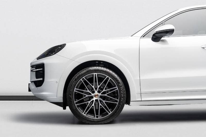 2025 Porsche Cayenne STANDARD thumbnail 6
