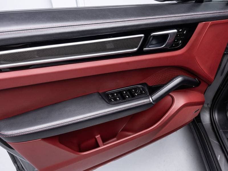 2023 Porsche Cayenne GTS thumbnail 8