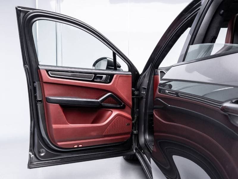 2023 Porsche Cayenne GTS thumbnail 7