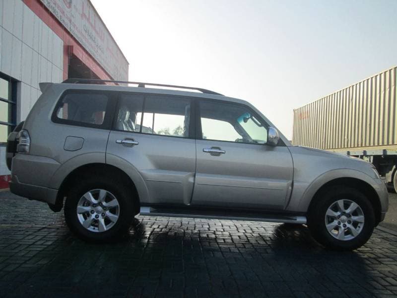 2018 Mitsubishi Pajero GLS HIGHLINE TOP thumbnail 3