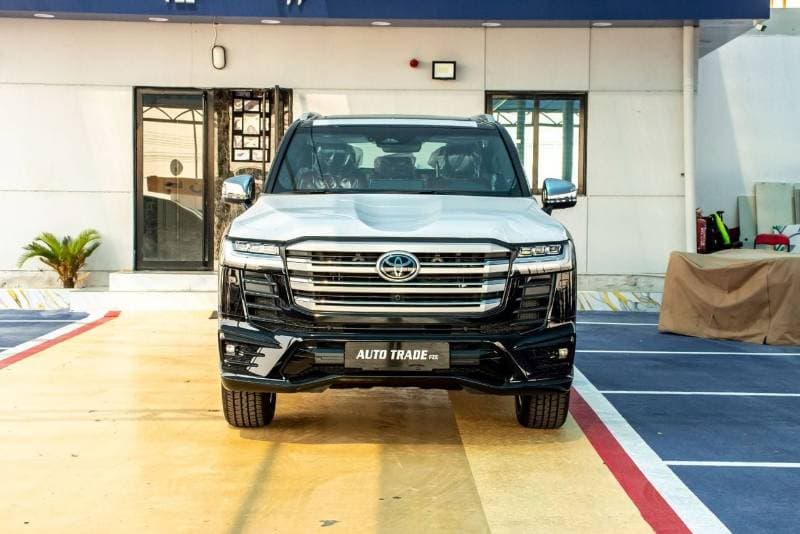 2026 Toyota Land Cruiser VXR thumbnail 3