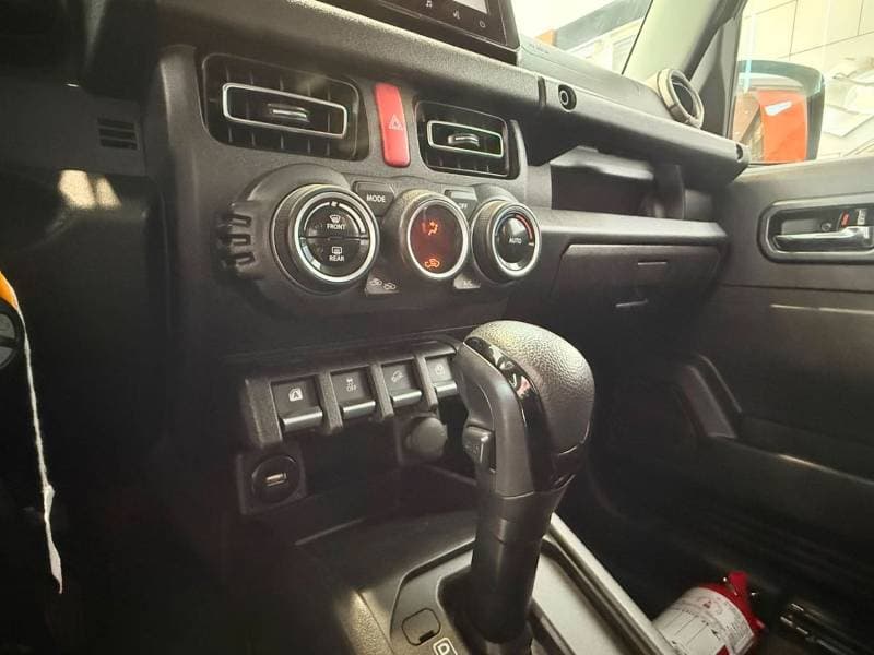 2024 Suzuki Jimny GL thumbnail 6