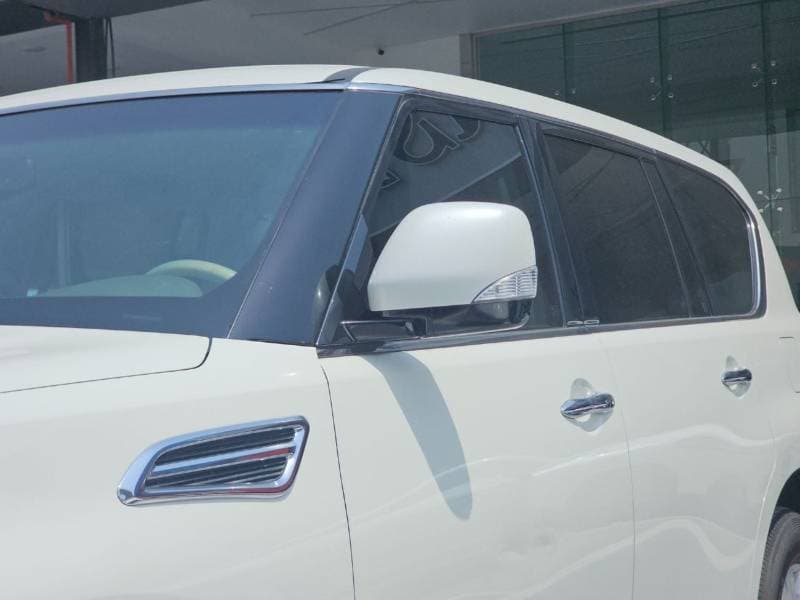 2017 Nissan Patrol SE T2 LEATHER thumbnail 3