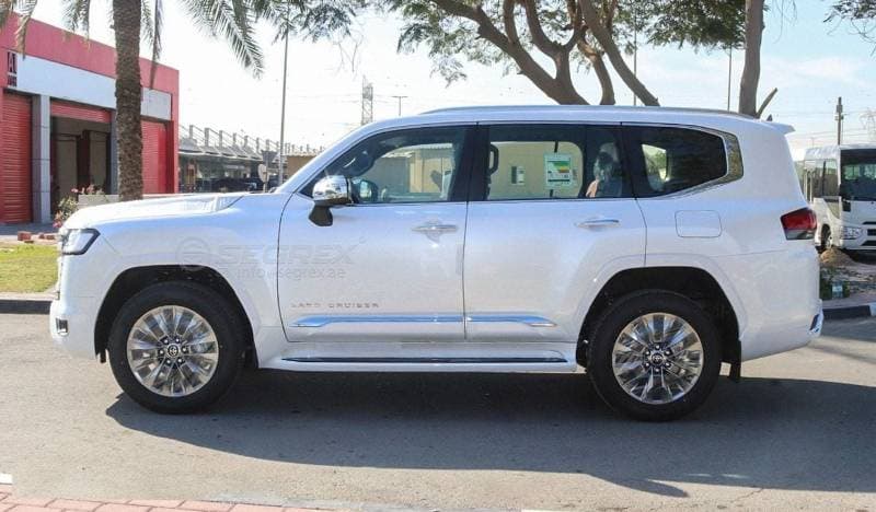 2026 Toyota Land Cruiser thumbnail 3