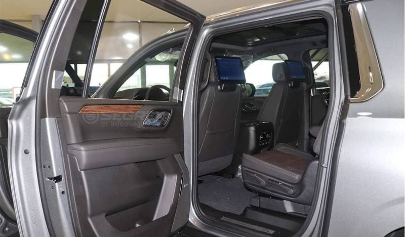 2023 Chevrolet Suburban thumbnail 8