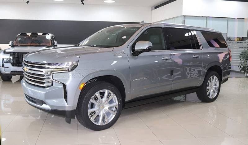 2023 Chevrolet Suburban thumbnail 3